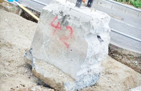 街路築造工事に伴う擁壁撤去の画像2