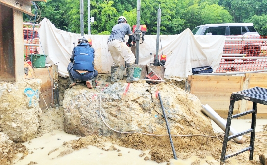 地中障害 石の小割撤去の画像