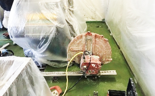 小学校給食室 設備配管用土間切断の画像