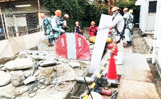 工場内ピット解体工事の画像